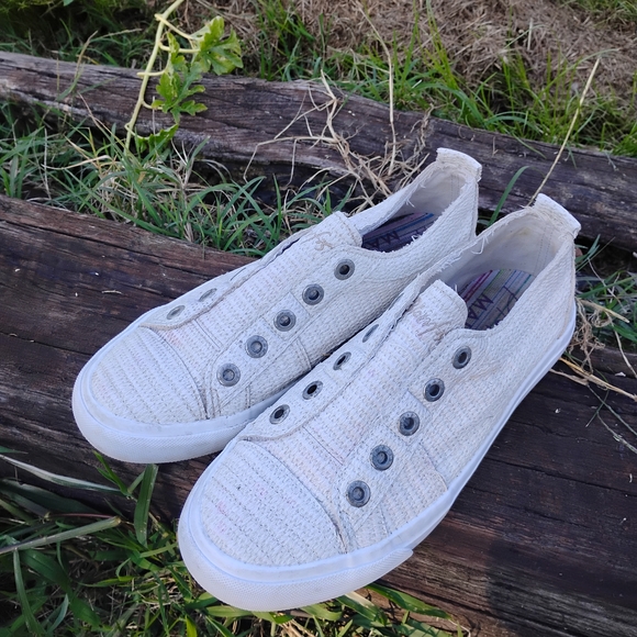 Blowfish White Textured Sneakers - Picture 2 of 4